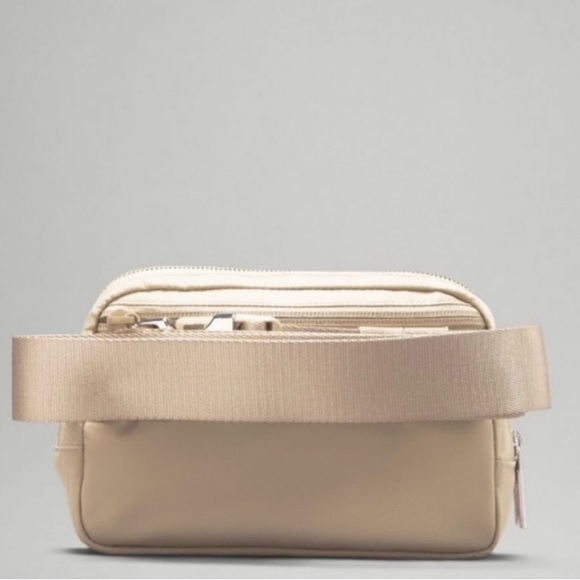 LuluLemon Everywhere Belt Bag - Picture 3 of 8